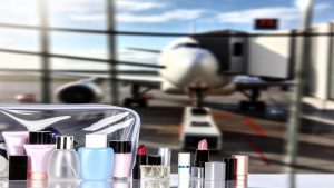 Jak przewozić kosmetyki w samolocie?